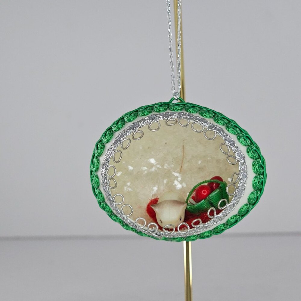 Vintage Handcrafted Eggshell Christmas Diorama Ornament With Kitten Cat & Basket